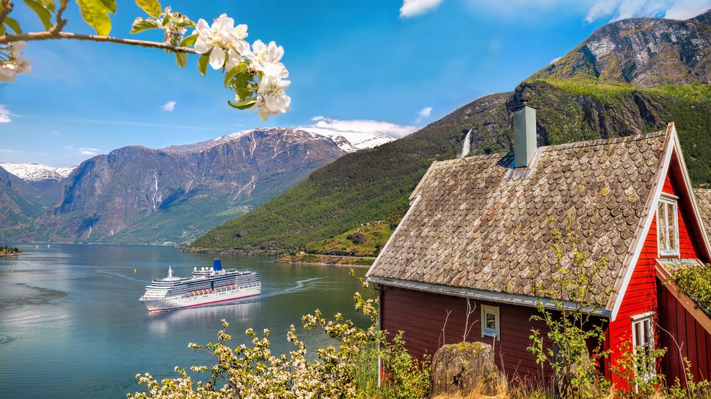 The Ultimate Guide to April Temperature in Norway: What to Pack & Expect